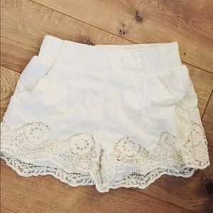 Cute lace white shorts
